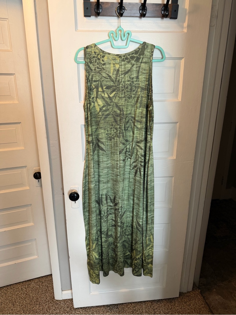 Sleeveless Green Leaf-Print Maxi Dress